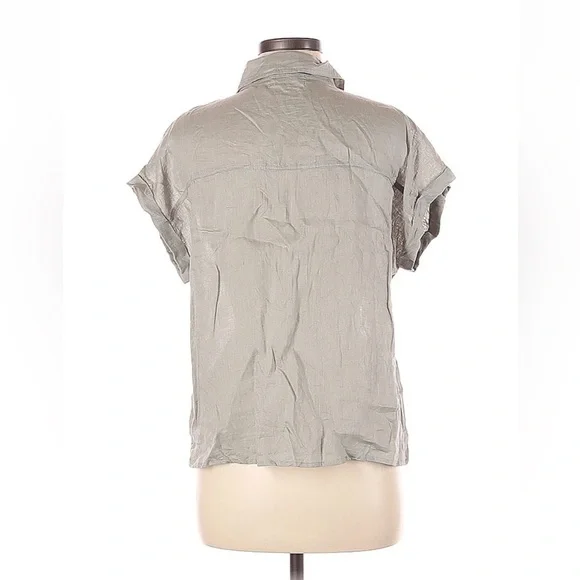 Carly Jean LA | Short Sleeve Button Down Blouse - Picture 3 of 8